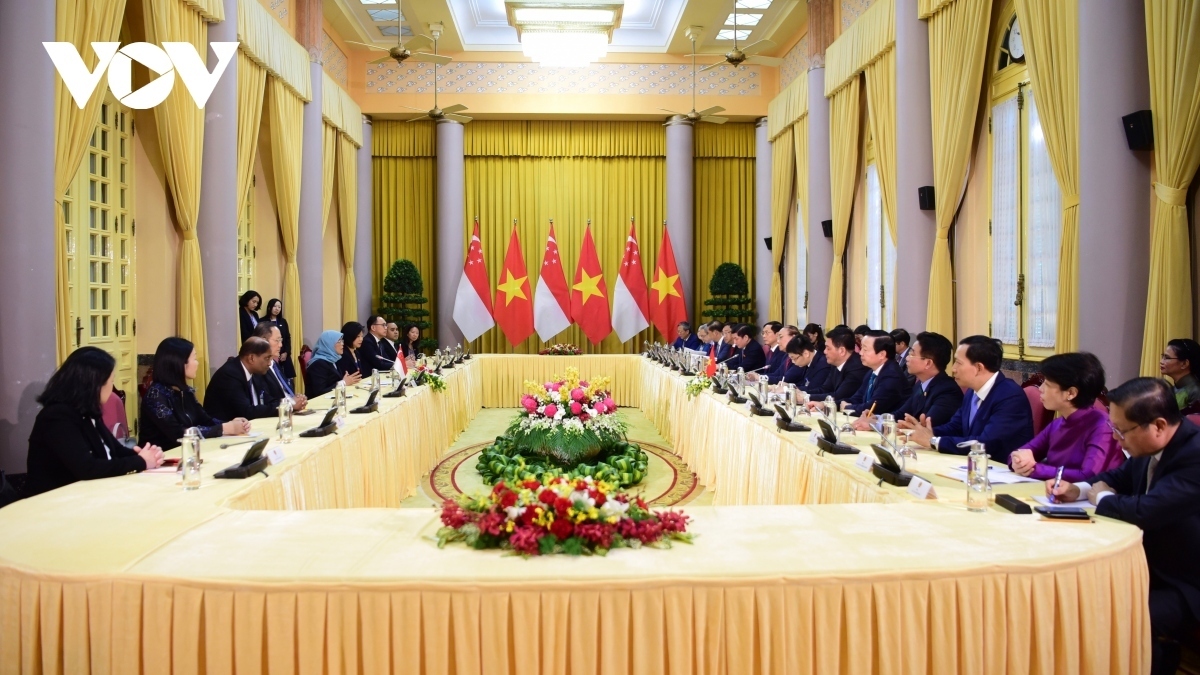 Vietnam, Singapore hold high-level talks in Hanoi